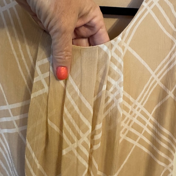 SPRING/SUMMER New York & Company Tan Plaid Neutral Top/Shell    XL   #F - Picture 2 of 8